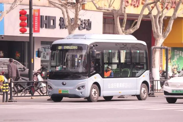 苏F 08444D