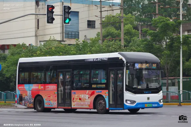 沪A 04597D