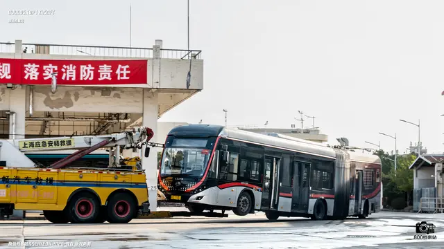 沪D T7051