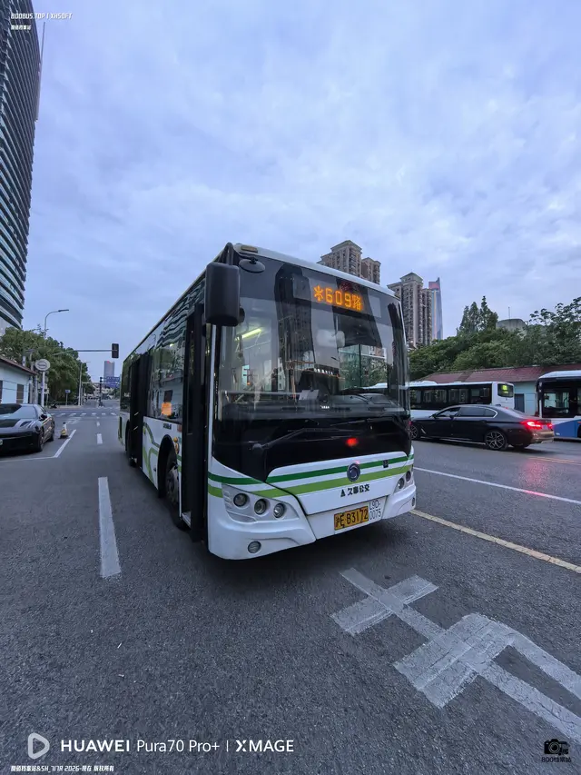 沪E B3172