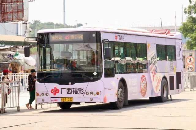 桂A E1033 N-1086 42路