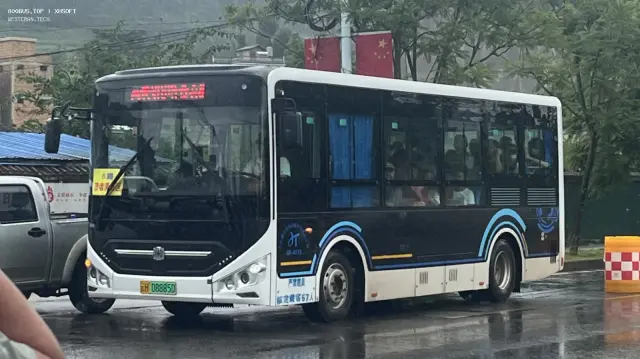 云H 08885D