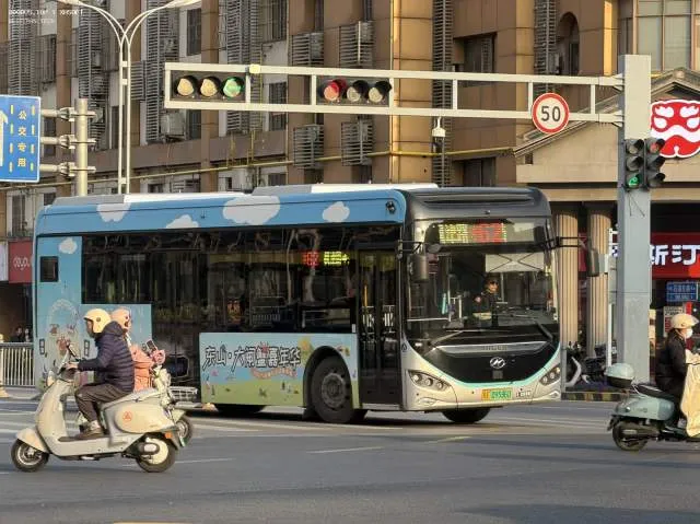 苏E09586D