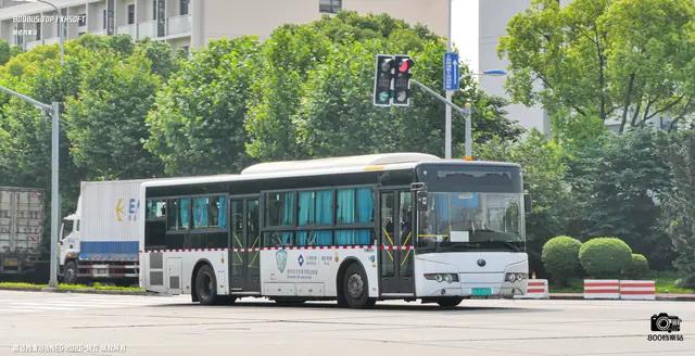 民航 沪1055