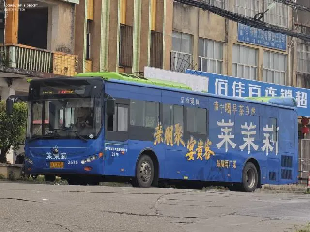 资深您拍摄调度屏跟仪表且故意挡住我们拍摄